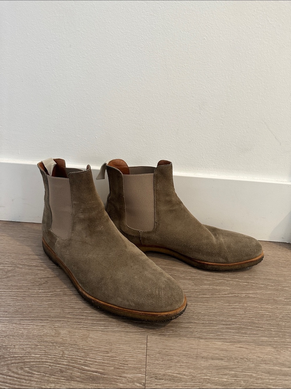 Common Projects Size 44 Men's Suede Chelsea Boots in Tan/Olive